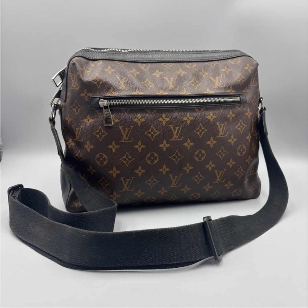 LV MACASSAR MESSENGER MONOGRAM - Picture 1 of 13